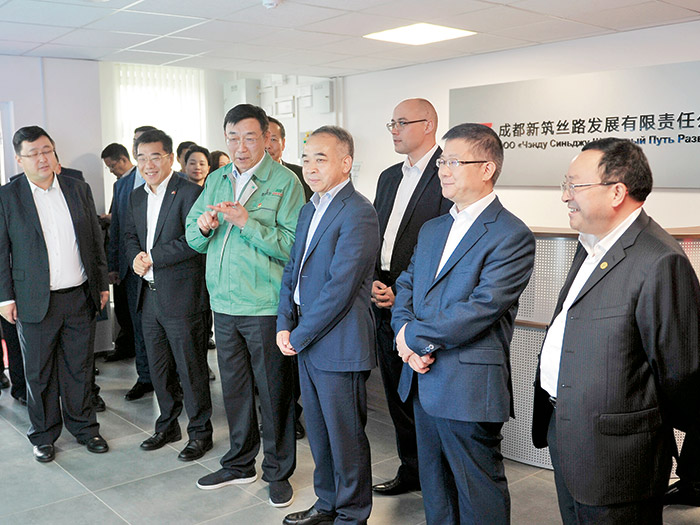  2018.8.29四川省委常委、成都市委書記范銳平視察新筑股份“中白工業(yè)園”項(xiàng)目投產(chǎn)運(yùn)營(yíng)儀式